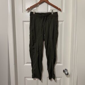 Lululemon dance studio crop size 6 vvguc